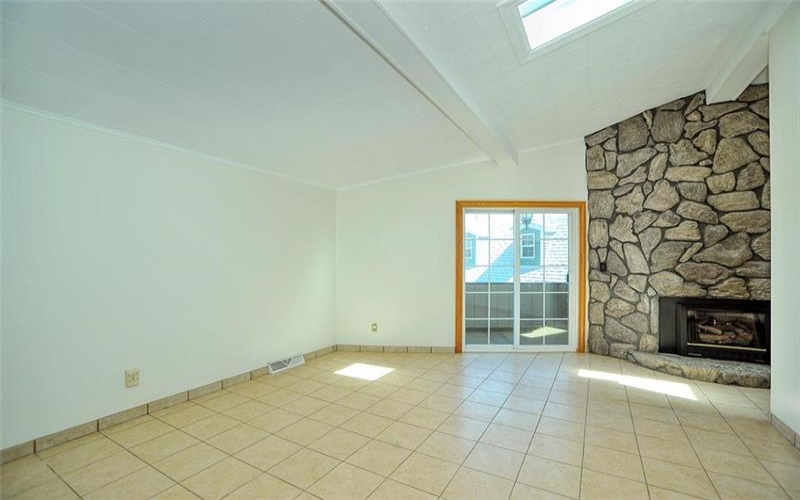 28 Dire Drive, Hickory, 15340, 3 Bedrooms Bedrooms, 10 Rooms Rooms,2.1 BathroomsBathrooms,Residential,For Sale,Dire Drive,1747545
