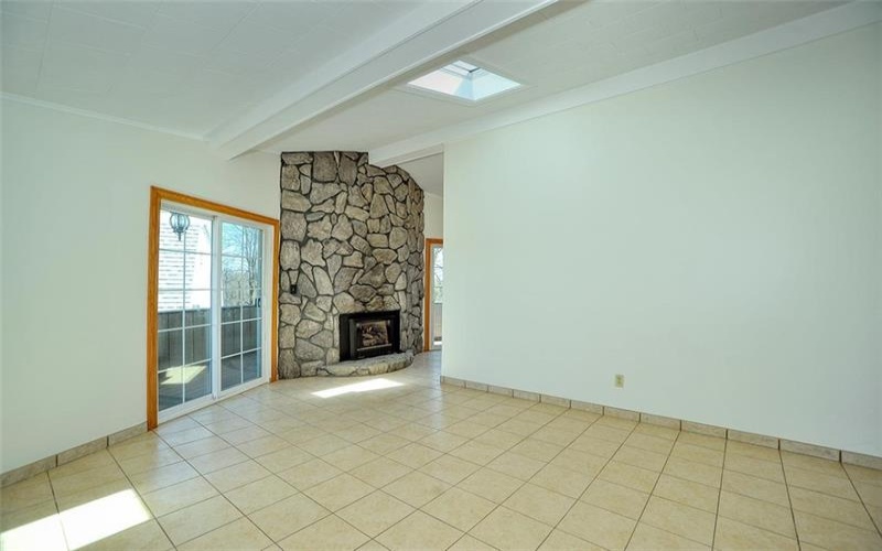 28 Dire Drive, Hickory, 15340, 3 Bedrooms Bedrooms, 10 Rooms Rooms,2.1 BathroomsBathrooms,Residential,For Sale,Dire Drive,1747545