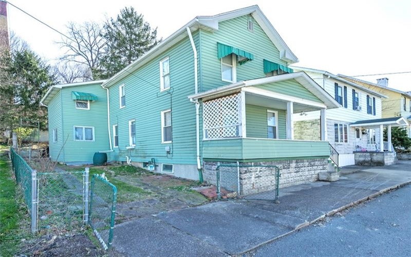 413 Prospect St, Connellsville, 15425, 3 Bedrooms Bedrooms, ,2 BathroomsBathrooms,Residential,For Sale,Prospect St,1745527
