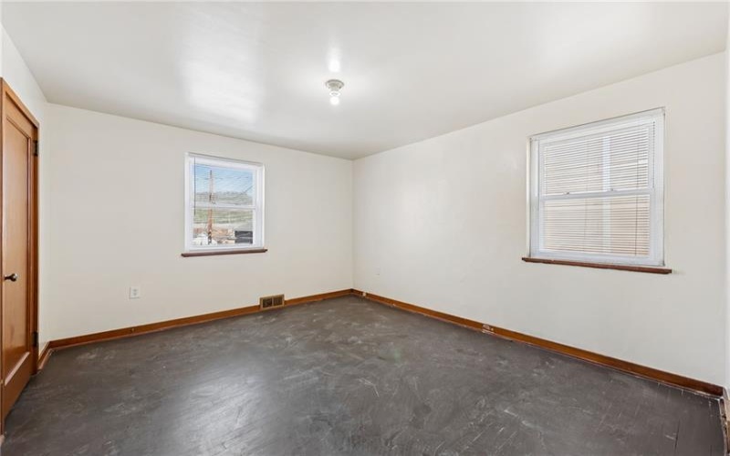 823 FALLOWFIELD AVE, CHARLEROI, 15022, 4 Bedrooms Bedrooms, 7 Rooms Rooms,1 BathroomBathrooms,Residential,For Sale,FALLOWFIELD AVE,1747660