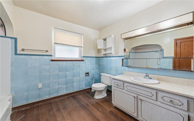 823 FALLOWFIELD AVE, CHARLEROI, 15022, 4 Bedrooms Bedrooms, 7 Rooms Rooms,1 BathroomBathrooms,Residential,For Sale,FALLOWFIELD AVE,1747660
