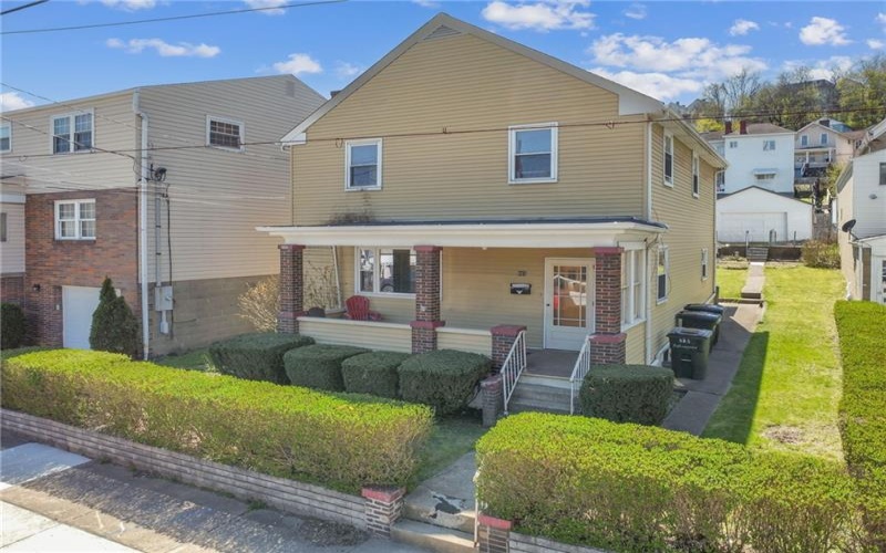 823 FALLOWFIELD AVE, CHARLEROI, 15022, 4 Bedrooms Bedrooms, 7 Rooms Rooms,1 BathroomBathrooms,Residential,For Sale,FALLOWFIELD AVE,1747660