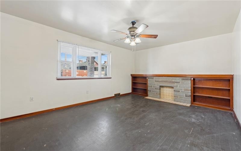 823 FALLOWFIELD AVE, CHARLEROI, 15022, 4 Bedrooms Bedrooms, 7 Rooms Rooms,1 BathroomBathrooms,Residential,For Sale,FALLOWFIELD AVE,1747660