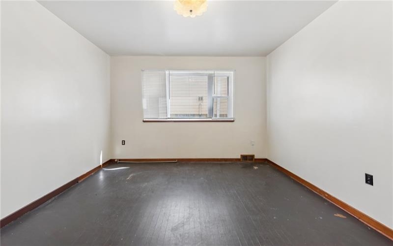 823 FALLOWFIELD AVE, CHARLEROI, 15022, 4 Bedrooms Bedrooms, 7 Rooms Rooms,1 BathroomBathrooms,Residential,For Sale,FALLOWFIELD AVE,1747660