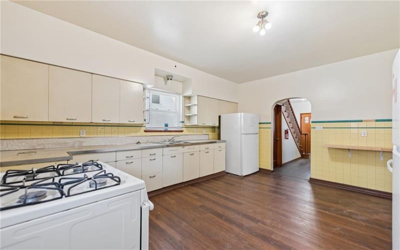 823 FALLOWFIELD AVE, CHARLEROI, 15022, 4 Bedrooms Bedrooms, 7 Rooms Rooms,1 BathroomBathrooms,Residential,For Sale,FALLOWFIELD AVE,1747660