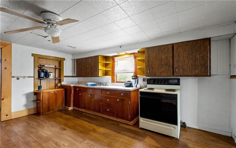 11 Madison Street, Cokeburg, 15324, 5 Bedrooms Bedrooms, 11 Rooms Rooms,1.1 BathroomsBathrooms,Residential,For Sale,Madison Street,1732852