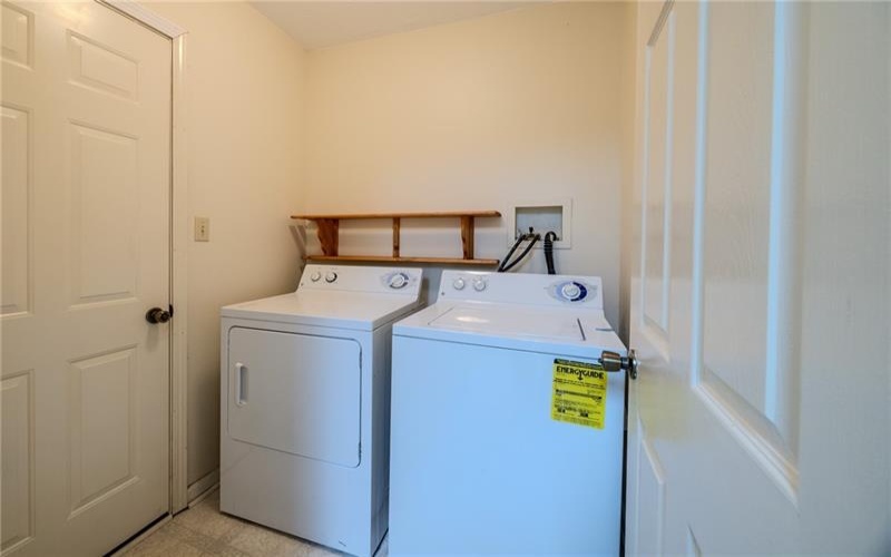 156 Sandy Brae Dr, Canonsburg, 15317, 4 Bedrooms Bedrooms, 8 Rooms Rooms,3.1 BathroomsBathrooms,Residential,For Sale,Sandy Brae Dr,1749535