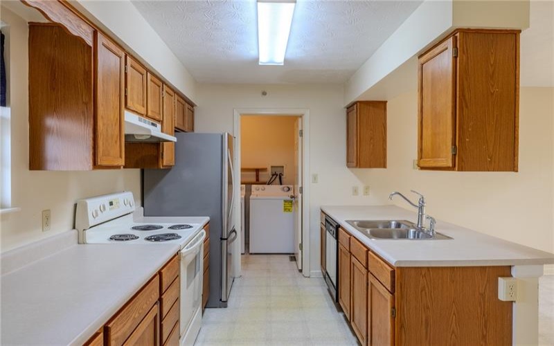 156 Sandy Brae Dr, Canonsburg, 15317, 4 Bedrooms Bedrooms, 8 Rooms Rooms,3.1 BathroomsBathrooms,Residential,For Sale,Sandy Brae Dr,1749535