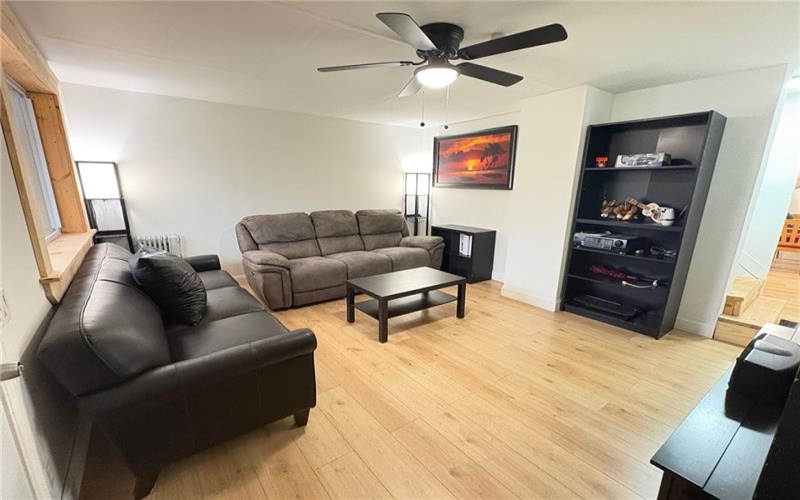 210 4th St, Jeannette, 15644, 3 Bedrooms Bedrooms, ,1 BathroomBathrooms,Residential,For Sale,4th St,1749543