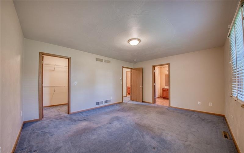 209 Falcon Ridge DRIVE, New Kensington, 15068, 3 Bedrooms Bedrooms, 9 Rooms Rooms,3 BathroomsBathrooms,Residential,For Sale,Falcon Ridge,1749550
