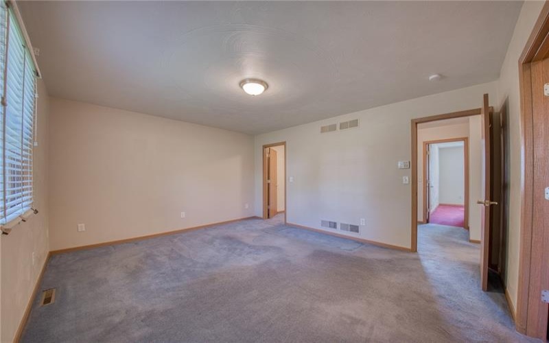209 Falcon Ridge DRIVE, New Kensington, 15068, 3 Bedrooms Bedrooms, 9 Rooms Rooms,3 BathroomsBathrooms,Residential,For Sale,Falcon Ridge,1749550