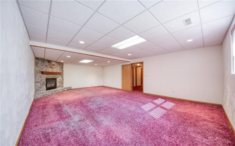 209 Falcon Ridge DRIVE, New Kensington, 15068, 3 Bedrooms Bedrooms, 9 Rooms Rooms,3 BathroomsBathrooms,Residential,For Sale,Falcon Ridge,1749550