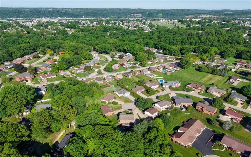 209 Falcon Ridge DRIVE, New Kensington, 15068, 3 Bedrooms Bedrooms, 9 Rooms Rooms,3 BathroomsBathrooms,Residential,For Sale,Falcon Ridge,1749550