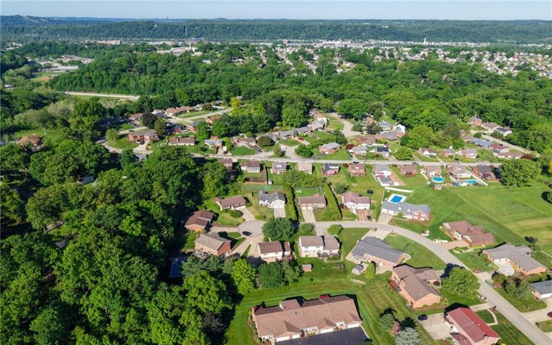 209 Falcon Ridge DRIVE, New Kensington, 15068, 3 Bedrooms Bedrooms, 9 Rooms Rooms,3 BathroomsBathrooms,Residential,For Sale,Falcon Ridge,1749550