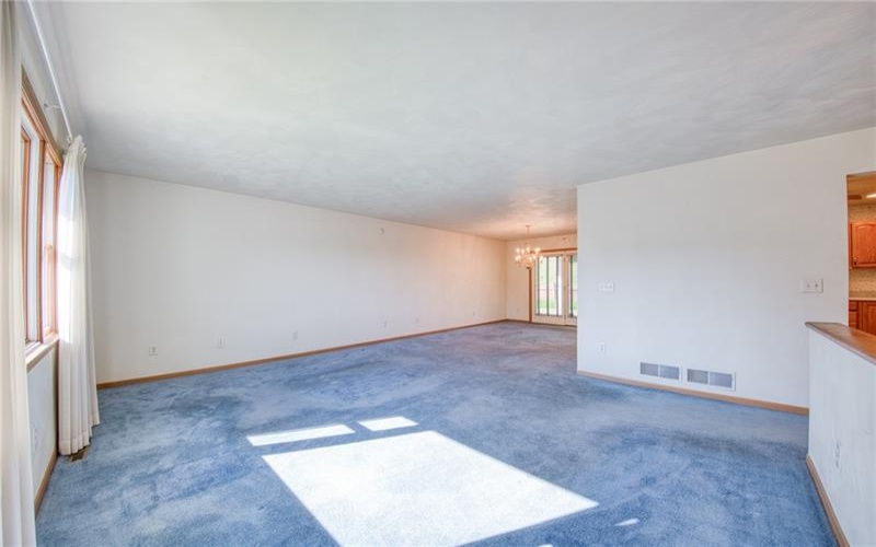209 Falcon Ridge DRIVE, New Kensington, 15068, 3 Bedrooms Bedrooms, 9 Rooms Rooms,3 BathroomsBathrooms,Residential,For Sale,Falcon Ridge,1749550