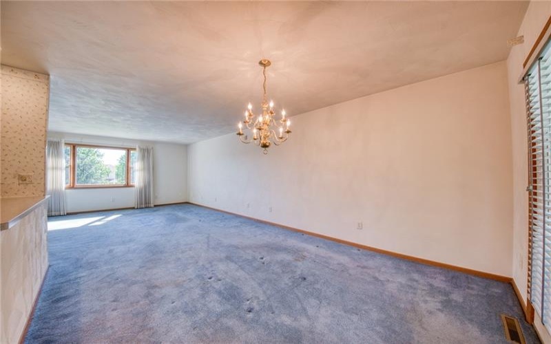 209 Falcon Ridge DRIVE, New Kensington, 15068, 3 Bedrooms Bedrooms, 9 Rooms Rooms,3 BathroomsBathrooms,Residential,For Sale,Falcon Ridge,1749550