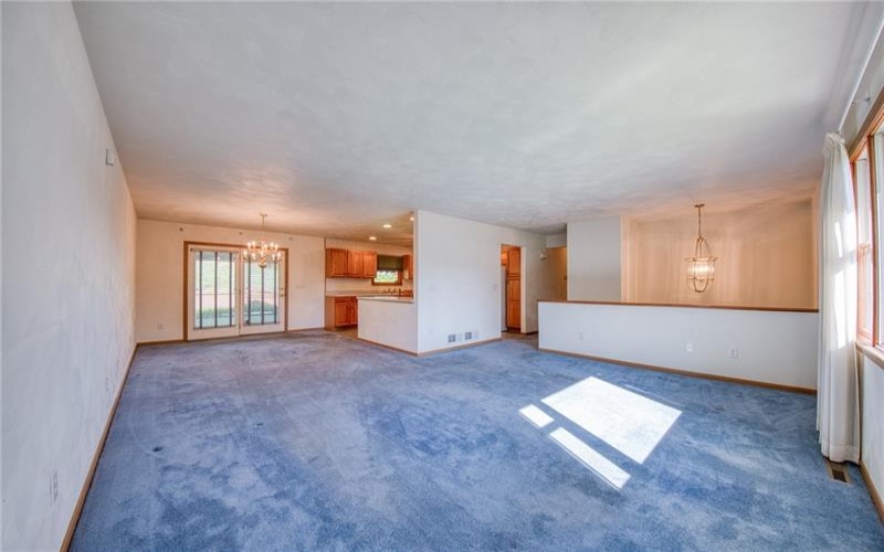 209 Falcon Ridge DRIVE, New Kensington, 15068, 3 Bedrooms Bedrooms, 9 Rooms Rooms,3 BathroomsBathrooms,Residential,For Sale,Falcon Ridge,1749550