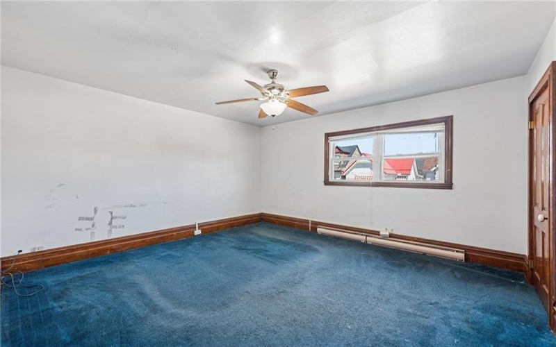 305 WASHINGTON AVE, CHARLEROI, 15022, 4 Bedrooms Bedrooms, 5 Rooms Rooms,1 BathroomBathrooms,Residential,For Sale,WASHINGTON AVE,1749573