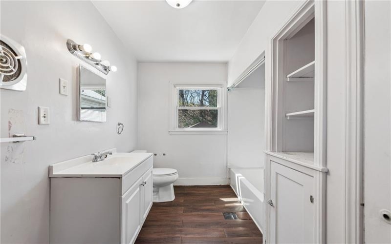 305 WASHINGTON AVE, CHARLEROI, 15022, 4 Bedrooms Bedrooms, 5 Rooms Rooms,1 BathroomBathrooms,Residential,For Sale,WASHINGTON AVE,1749573