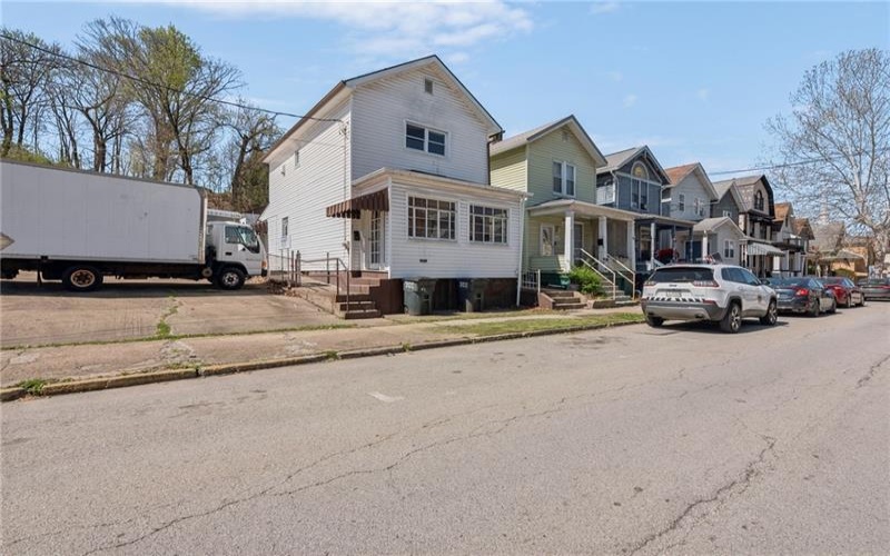 305 WASHINGTON AVE, CHARLEROI, 15022, 4 Bedrooms Bedrooms, 5 Rooms Rooms,1 BathroomBathrooms,Residential,For Sale,WASHINGTON AVE,1749573