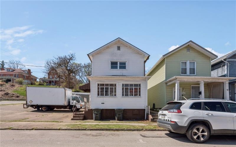 305 WASHINGTON AVE, CHARLEROI, 15022, 4 Bedrooms Bedrooms, 5 Rooms Rooms,1 BathroomBathrooms,Residential,For Sale,WASHINGTON AVE,1749573
