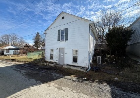 629 1/2 Broad Street, Washington, 15301, 2 Bedrooms Bedrooms, ,1 BathroomBathrooms,Residential,For Sale,Broad Street,1749580