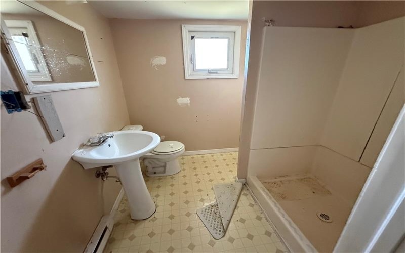 629 1/2 Broad Street, Washington, 15301, 2 Bedrooms Bedrooms, ,1 BathroomBathrooms,Residential,For Sale,Broad Street,1749580