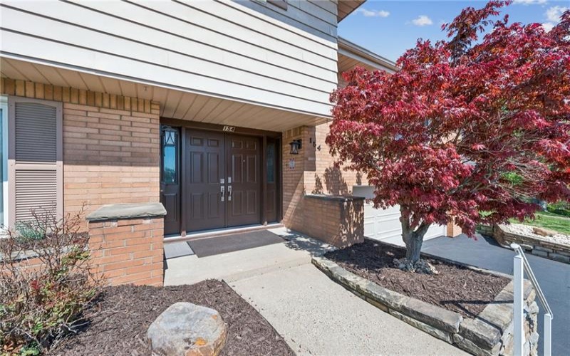 154 Manchester Drive, Irwin, 15642, 3 Bedrooms Bedrooms, 9 Rooms Rooms,2 BathroomsBathrooms,Residential,For Sale,Manchester Drive,1749584