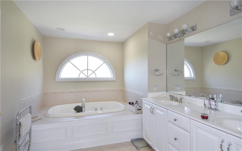 317 Abbey Brook Ln, Venetia, 15367, 4 Bedrooms Bedrooms, ,3.2 BathroomsBathrooms,Residential,For Sale,Abbey Brook Ln,1747932