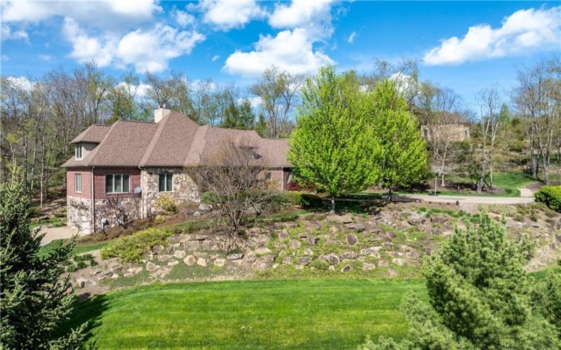 29 Virginia Lane, Canonsburg, 15317, 3 Bedrooms Bedrooms, 10 Rooms Rooms,3.2 BathroomsBathrooms,Residential,For Sale,Virginia Lane,1749697