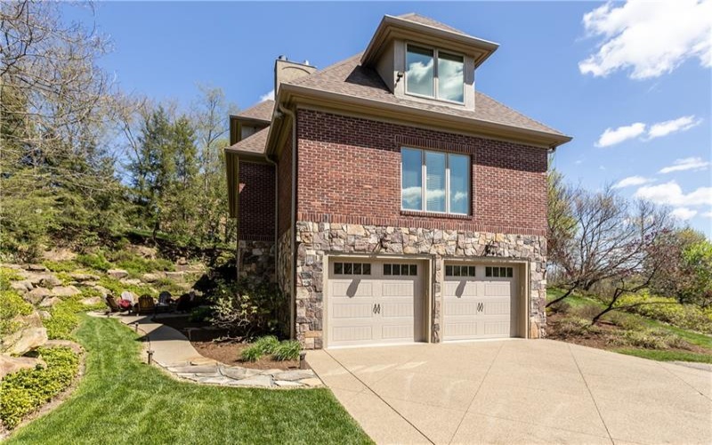 29 Virginia Lane, Canonsburg, 15317, 3 Bedrooms Bedrooms, 10 Rooms Rooms,3.2 BathroomsBathrooms,Residential,For Sale,Virginia Lane,1749697