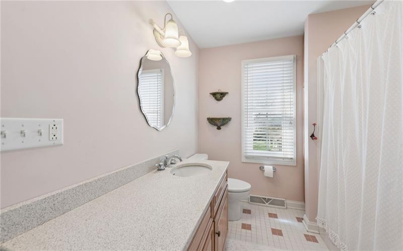 1141 Lauralynn Dr, Latrobe, 15650, 4 Bedrooms Bedrooms, 14 Rooms Rooms,3.2 BathroomsBathrooms,Residential,For Sale,Lauralynn Dr,1747952