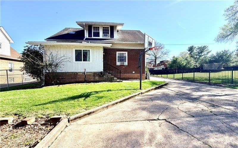 17 Johnson Rd, Houston, 15342, 3 Bedrooms Bedrooms, ,2 BathroomsBathrooms,Residential,For Sale,Johnson Rd,1747976