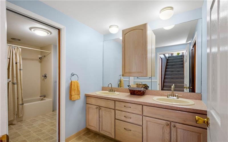 116 Kuchinic St, Venetia, 15367, 4 Bedrooms Bedrooms, 12 Rooms Rooms,3.1 BathroomsBathrooms,Residential,For Sale,Kuchinic St,1749726