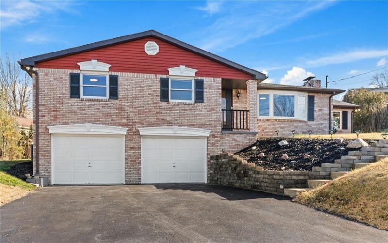 737 Courtview, Greensburgh, 15601, 3 Bedrooms Bedrooms, 9 Rooms Rooms,3 BathroomsBathrooms,Residential,For Sale,Courtview,1749729