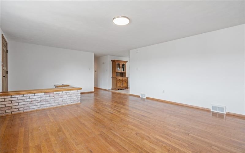 737 Courtview, Greensburgh, 15601, 3 Bedrooms Bedrooms, 9 Rooms Rooms,3 BathroomsBathrooms,Residential,For Sale,Courtview,1749729