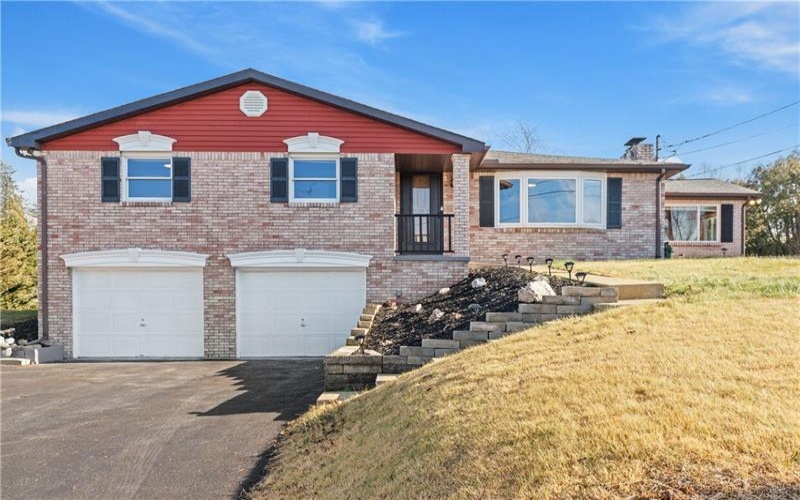 737 Courtview, Greensburgh, 15601, 3 Bedrooms Bedrooms, 9 Rooms Rooms,3 BathroomsBathrooms,Residential,For Sale,Courtview,1749729