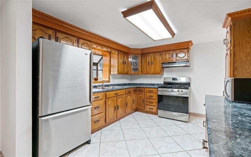 737 Courtview, Greensburgh, 15601, 3 Bedrooms Bedrooms, 9 Rooms Rooms,3 BathroomsBathrooms,Residential,For Sale,Courtview,1749729