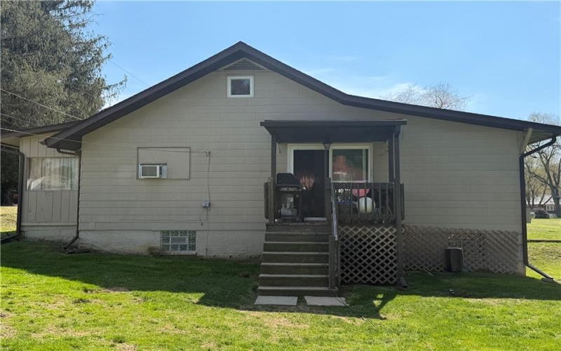 112 Schoolhouse Rd, Grindstone, 15442, 2 Bedrooms Bedrooms, ,1.1 BathroomsBathrooms,Residential,For Sale,Schoolhouse Rd,1748126
