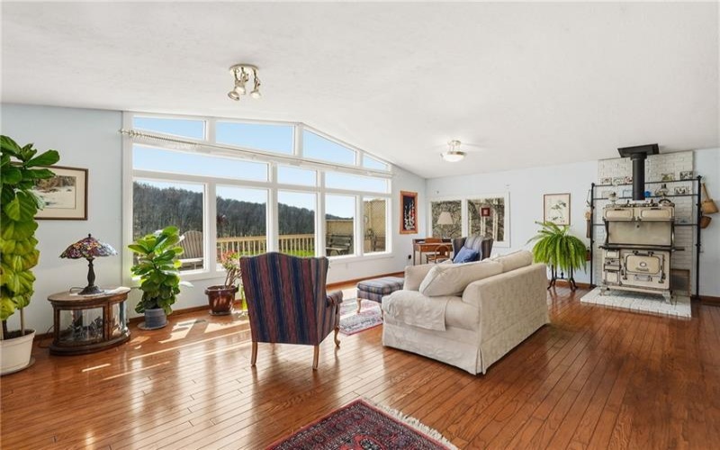 20 Walker Rd, Burgettstown, 15021, 3 Bedrooms Bedrooms, 10 Rooms Rooms,3 BathroomsBathrooms,Residential,For Sale,Walker Rd,1748132