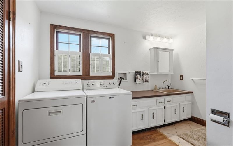 20 Walker Rd, Burgettstown, 15021, 3 Bedrooms Bedrooms, 10 Rooms Rooms,3 BathroomsBathrooms,Residential,For Sale,Walker Rd,1748132