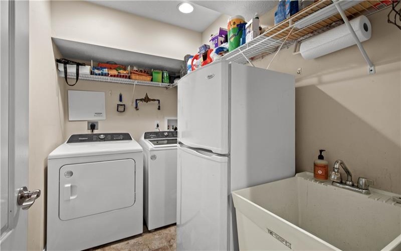 3012 Laura Ln, Lawrence, 15055, 3 Bedrooms Bedrooms, 10 Rooms Rooms,2.1 BathroomsBathrooms,Residential,For Sale,Laura Ln,1748205