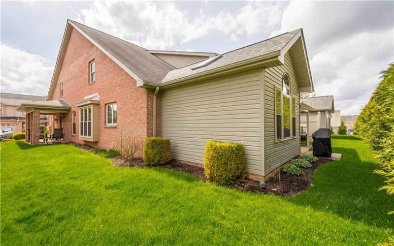 3012 Laura Ln, Lawrence, 15055, 3 Bedrooms Bedrooms, 10 Rooms Rooms,2.1 BathroomsBathrooms,Residential,For Sale,Laura Ln,1748205