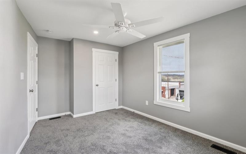 613 Oak Street, Vandergrift, 15690, 2 Bedrooms Bedrooms, ,1.1 BathroomsBathrooms,Residential,For Sale,Oak Street,1749982