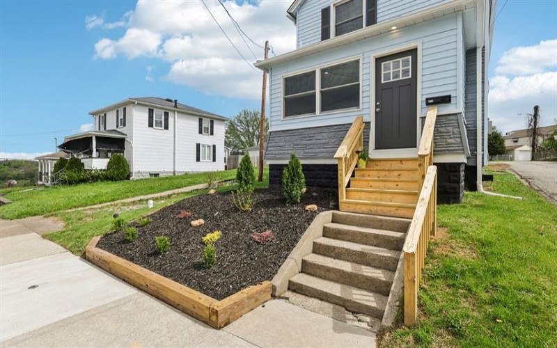 613 Oak Street, Vandergrift, 15690, 2 Bedrooms Bedrooms, ,1.1 BathroomsBathrooms,Residential,For Sale,Oak Street,1749982