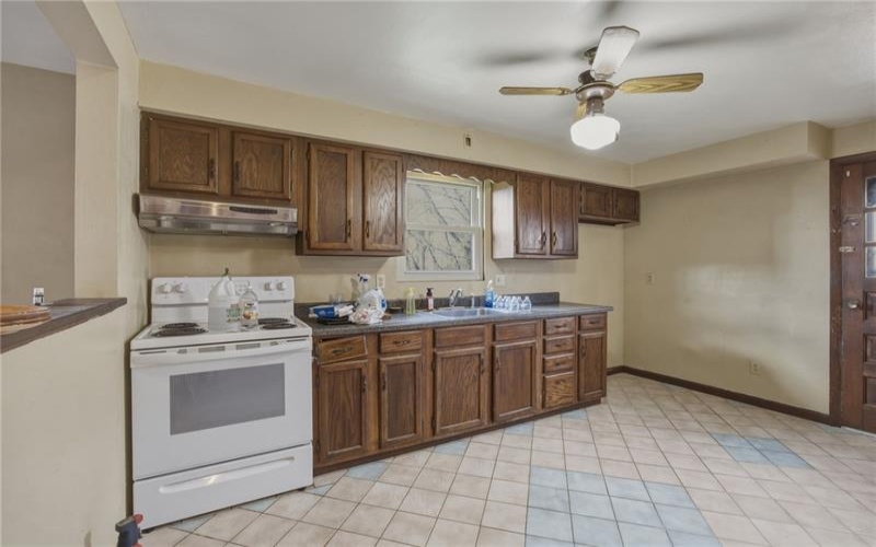117 Carries Dr, Burgettstown, 15021, 3 Bedrooms Bedrooms, ,1.1 BathroomsBathrooms,Residential,For Sale,Carries Dr,1748320