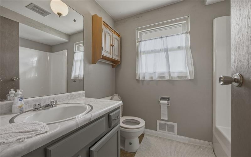 117 Carries Dr, Burgettstown, 15021, 3 Bedrooms Bedrooms, ,1.1 BathroomsBathrooms,Residential,For Sale,Carries Dr,1748320