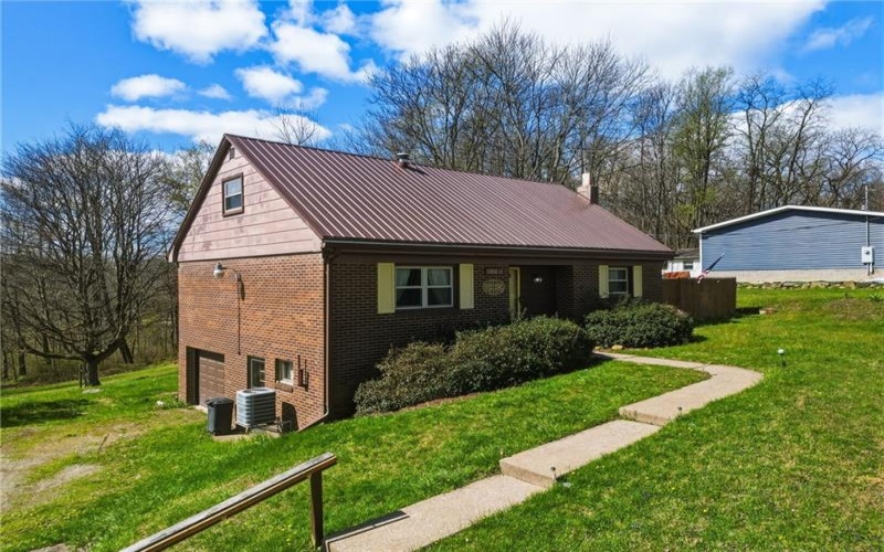 117 Carries Dr, Burgettstown, 15021, 3 Bedrooms Bedrooms, ,1.1 BathroomsBathrooms,Residential,For Sale,Carries Dr,1748320