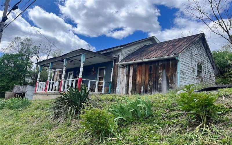 101 Kirby Driveway, New Freeport, 15352, 2 Bedrooms Bedrooms, ,1 BathroomBathrooms,Residential,For Sale,Kirby Driveway,1750079