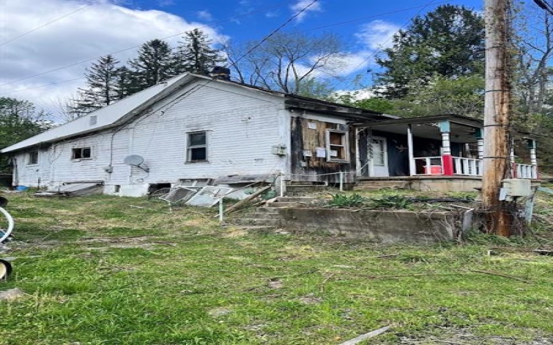 101 Kirby Driveway, New Freeport, 15352, 2 Bedrooms Bedrooms, ,1 BathroomBathrooms,Residential,For Sale,Kirby Driveway,1750079